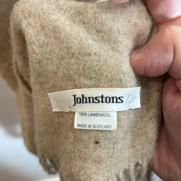 JOHNSTONS 100% Lambswool Fringed Neutral Scarf Oatmeal Light Beige Colour - Picture 5 of 5